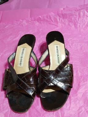 Manolo Blahnik Dark Brown Croc-Embossed Leather Mules Heal Tips Need Fixing